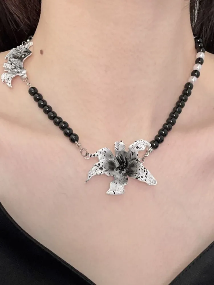 Black White Floral Cheongsam Style Beaded Nacklace